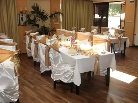 Hotel Bliss Отели рядом с достопримечательностью «Sighisoara Old Town»