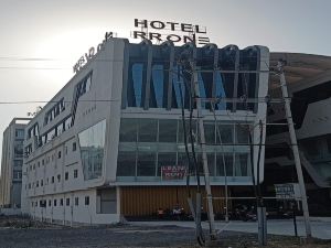 Hotel R R One, Vadodara