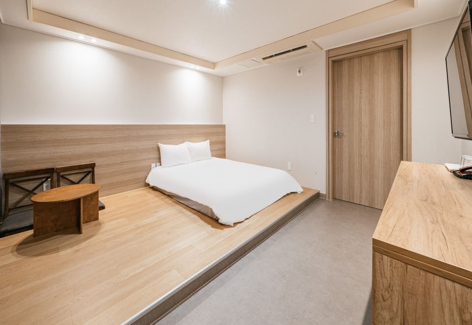 3. 관광호텔더레드..