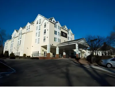 D. Hotel Suites & Spa Hotels in Holyoke