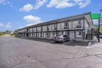 Rodeway Inn - parking