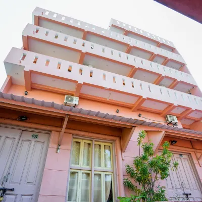 The French Villa Отели рядом с достопримечательностью «Старый маяк»