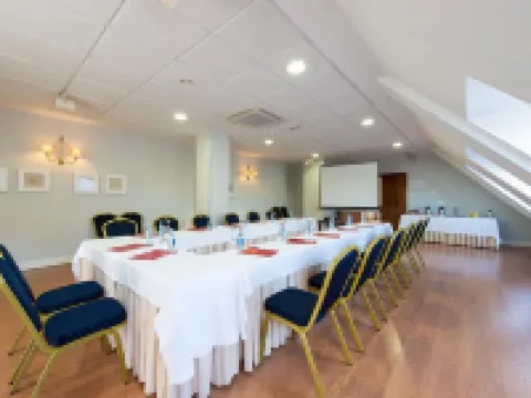 FC Infantas de León Hotels in Leon