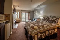 Borgata Lodge Hotels in Келовна