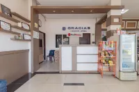 RedDoorz @ Jalan Krakatau Medan Hotels in East Medan