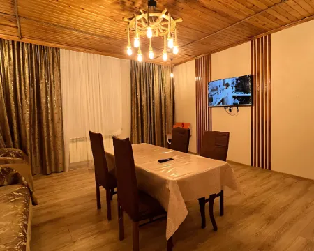 Cozy House with Swimming Pool Near City Center No1 Hotels in Gebele