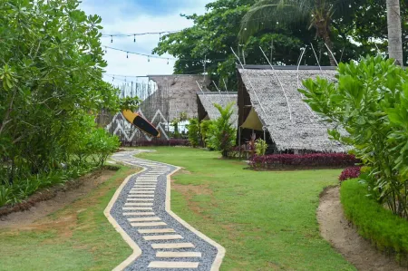 Trikora Beach Glamping Отели в г. Бинтан