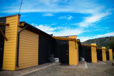 Element Altaya Hotel Dom Perevertysh附近的飯店