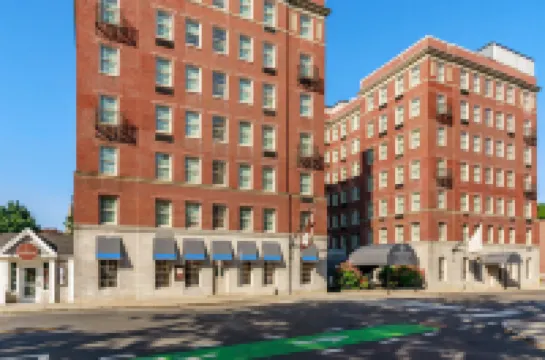 Sheraton Commander Hotel Hotels near Longy School of Music of Bard College