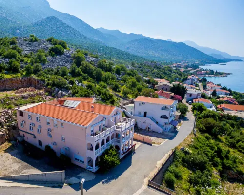 Delfin Hotels in Cesarica