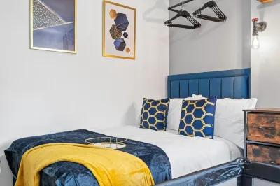 Amazing Family Apartment, Sleeps 6, Cot, Work Desk Hotels near Rowheath Pavilion Cafe