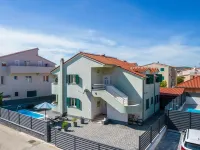 Villa S