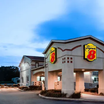 Super 8 by Wyndham Guelph