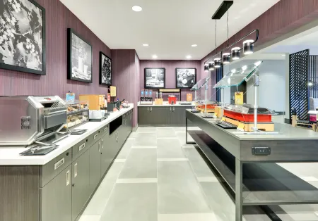 Hampton Inn by Hilton Irvine Spectrum Lake Forest Отели рядом с достопримечательностью «Lake Forest Lake»