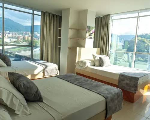 Hotel Alcaravan Medellín メデジンのホテル