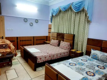 Royal Guest House Отели рядом с достопримечательностью «Jinnah Efficiency School Ground Cantt»
