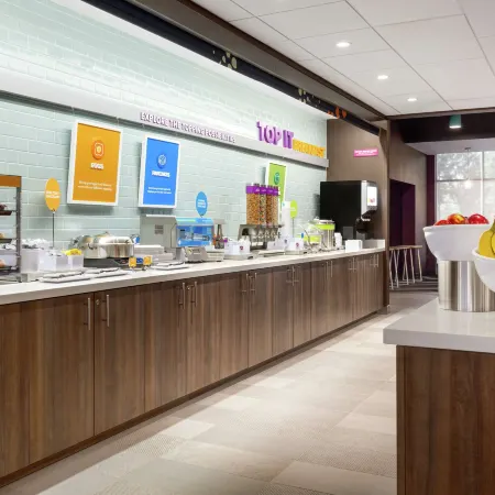 Tru by Hilton Charlotte Tyvola I-77 Отели рядом с достопримечательностью «Торговый центр SouthPark»