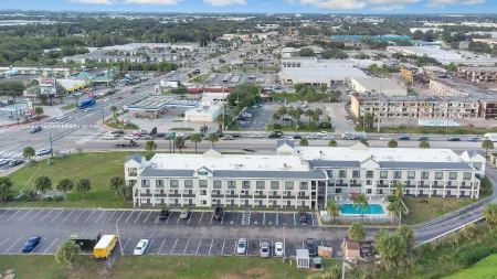 Super 8 by Wyndham Orlando Near Florida Mall