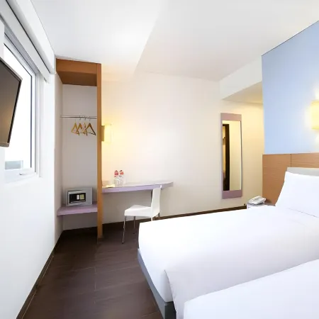 Amaris Hotel Madiun Отели в г. Мадиун
