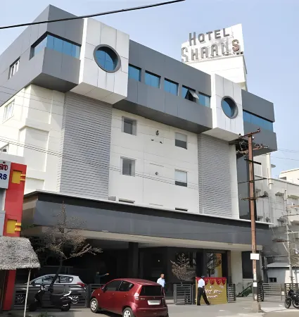 Hotel Shaans Отели рядом со станцией Tiruchirappalli Railway Station