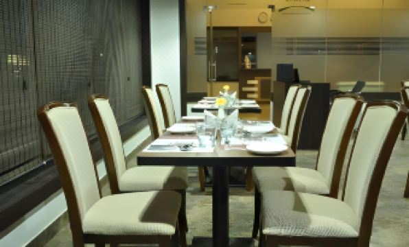 Grand Clarks Inn - Housity