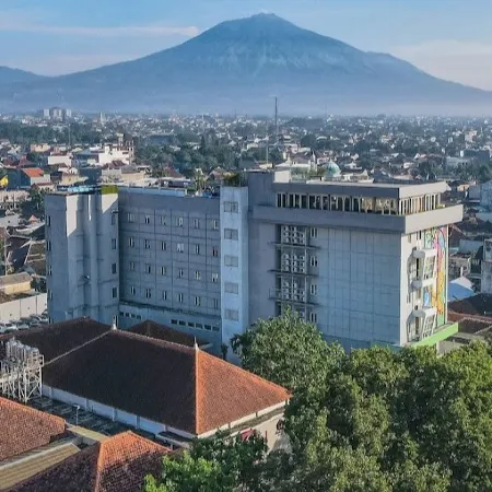 Ascent Hotel & Cafe Malang