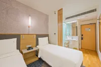 Holiday Inn Express Greater Noida Knowledge Park Hotel berhampiran Gravity Mantra