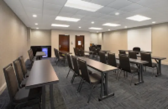 Holiday Inn Express & Suites I-26 & US 29 AT WESTGATE MALL by IHG - С парковкой