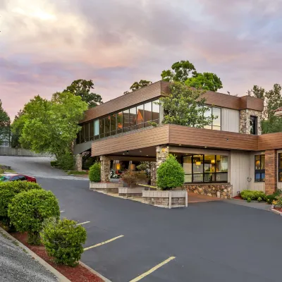 Best Western Plus Landing View Inn  Suites Hotels near Veterans Memorial Museum