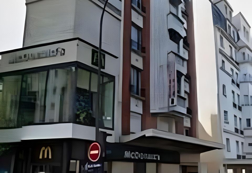 2. 호텔 드 라 코..