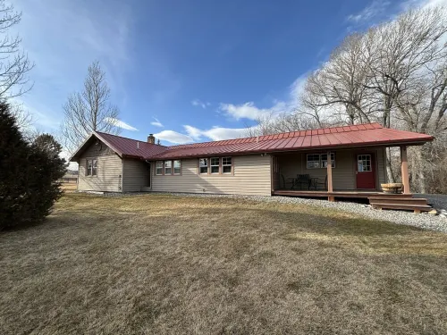 River Ranch House w/ Horse Accommodations and access to The Yellowstone River