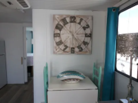 Charlestown Houseboat Walk to attractions Be rocked to sleep