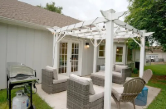 Scandi-Chic Retreat in Madison-Pets stay free!