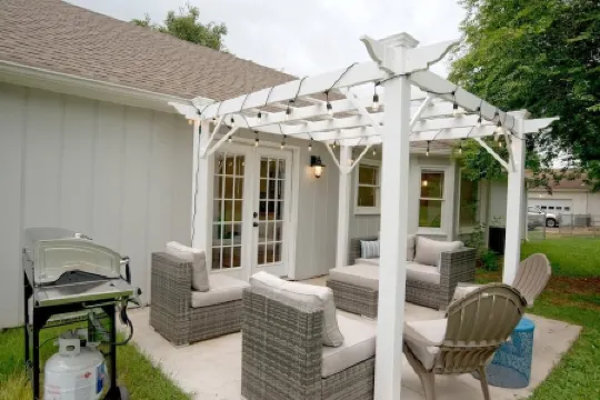 Scandi-Chic Retreat in Madison-Pets stay free!