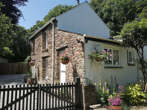 Romantic Cottage, Perranporth, Sleeps 2, Dog friendly, Walking distance to Beach
