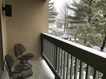 Snowshed & Ramshead Ski Lodges in walking distance plus shuttle service