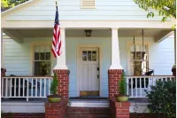 Charming 2 Bed/2Bath Newly Renovated-Location!