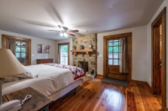 Near Lake Burton, gorgeous Mtn. View, 1920 Timpson Creek School House.