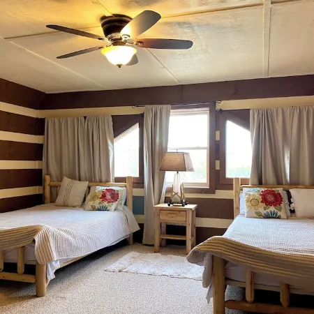 Cabin Guest Suite Retreat ft Million Dollar View!
