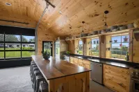 Barndominium, Embracing Skaneateles lake's Beauty. Hotels in Skaneateles