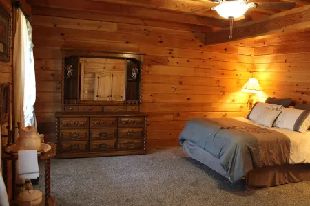 Relaxing Country Cabin. Near Lake Hudson.