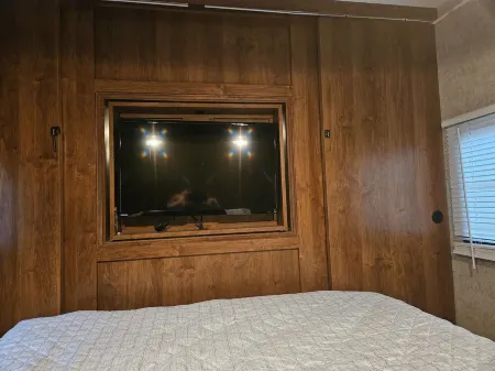 lakefront 2 bedroom rv at Whispering meadows at patoka lake