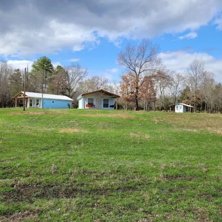 Escape To Nature’s Embrace:Uncle Joe's Creek Retreat - Click's Cabin
