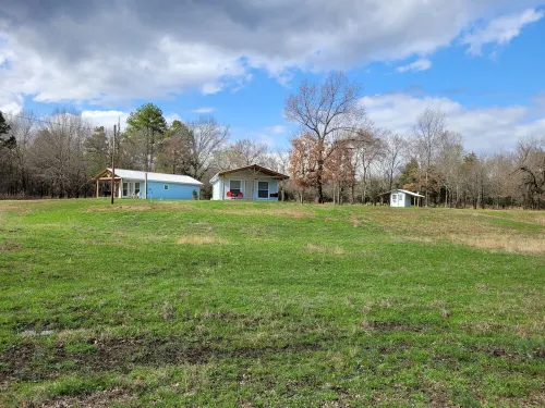 Escape To Nature’s Embrace:Uncle Joe's Creek Retreat - Click's Cabin Hotels in Pushmataha County