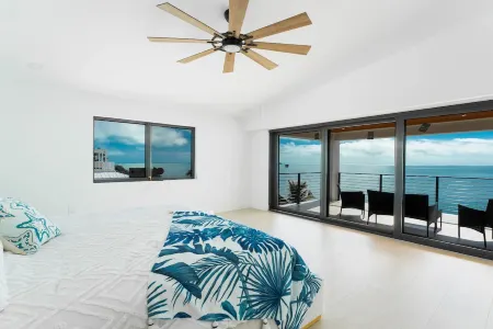 5 bed/4 bath Ocean side, right outside of Tavernier Creek Mile Marker 91