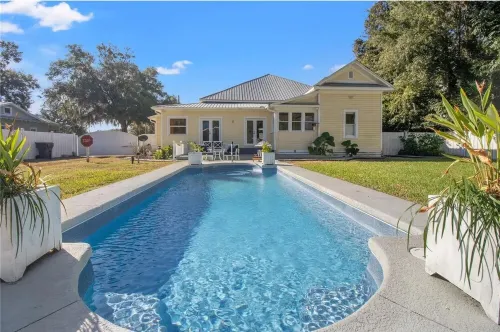 Quiet Historic Family Retreat with Pool--Pet Friendly--No Events