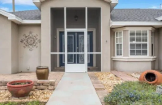 Family Fun Haven: 3 Bed/2 Bath/6 Mi to Legoland/Pet Friendly!