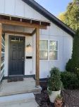 King bed and 4 twins in a 3 BR 2.5 bath Sleeps 6-8 Heart of Downtown Raleigh