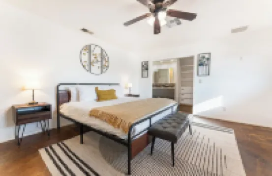 Desert Ruby: Stargaze, Spacious, Hot Tub, Fire pit, Fenced, Pet Friendly