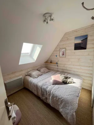 Appartement Cosy à 100m de la Plage 寶劍海灘附近的飯店